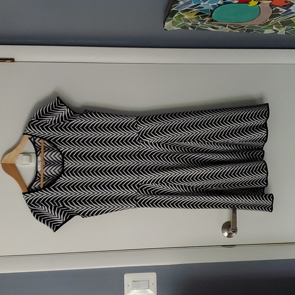 Cute black and white midi dress - Picture 1 of 2